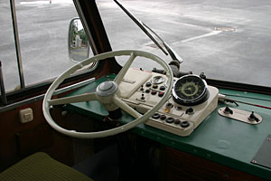 123_cockpit2_300